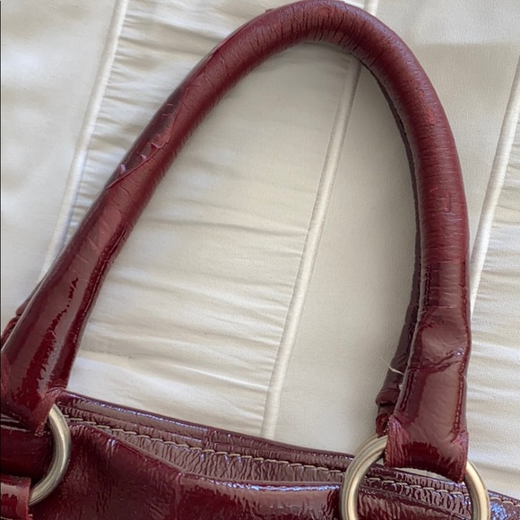 Guia’s Burgundy Patent Tote Bag - Picture 4 of 7
